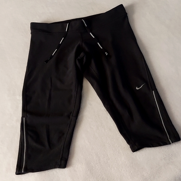 Nike Pants - 💥2xHP💥 NIKE Dri-Fit Black & White Cropped Running Leggings